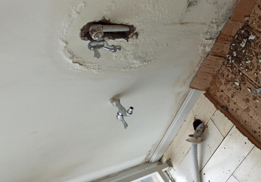 温泉卫生间测漏水